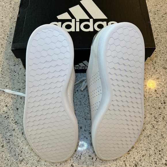 Women’s Adidas Advantage - Picture 3 of 14